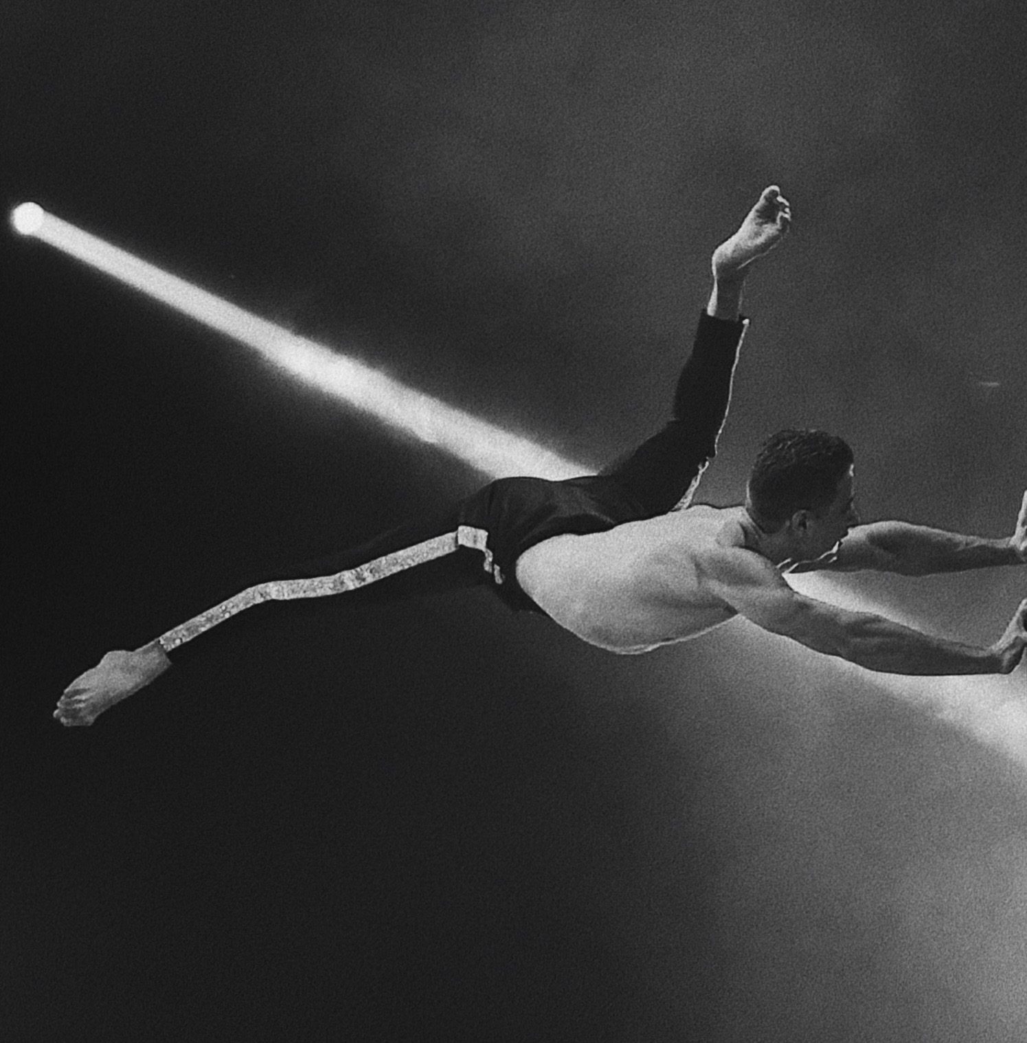 Spotlight, Moving image · descent