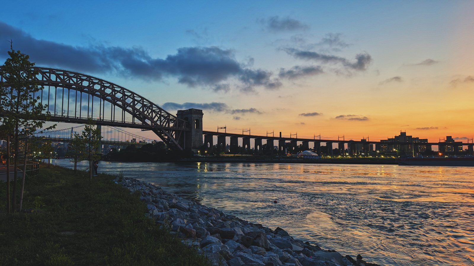 Hell Gate Bridge, Photography · infrastructure